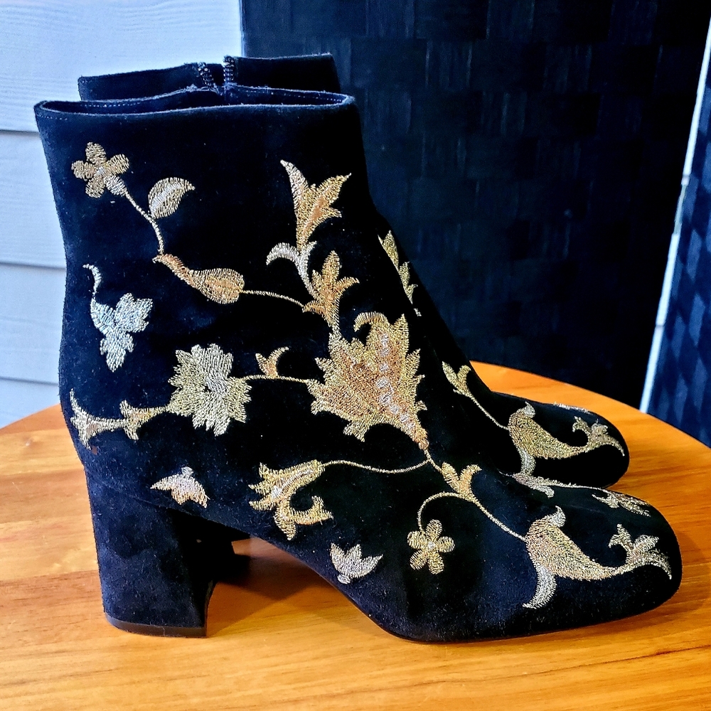 Fancy Black/ Gold Suede Boots